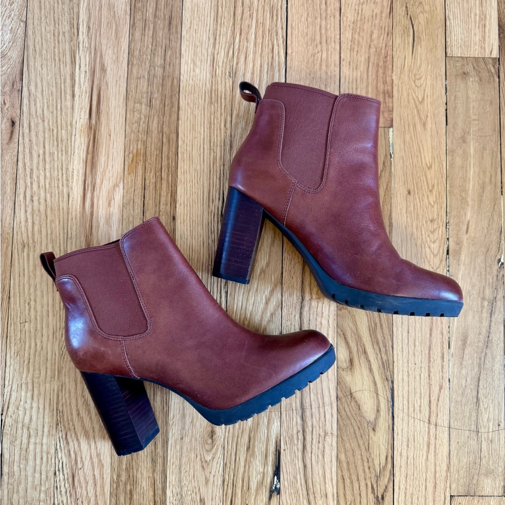 Clark’s Elipsa Dee Heeled Boots in size 8 in Dark Tan Leather